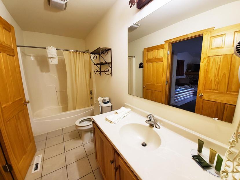 Grand Bear Resort At Starved Rock Utica Luaran gambar